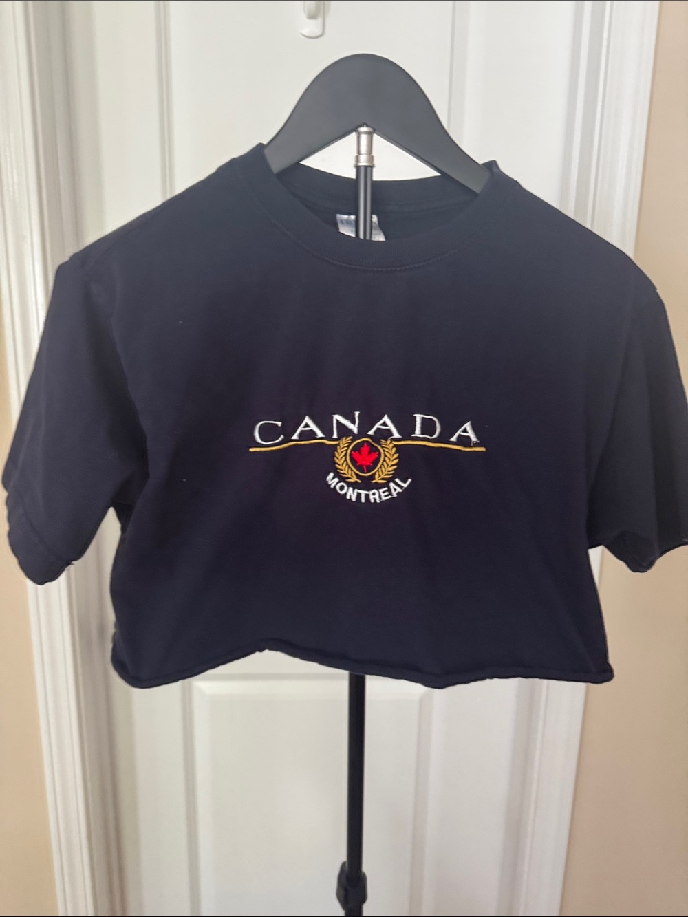 Canada Montreal Embroidered Women’s Navy Crop Tee Medium